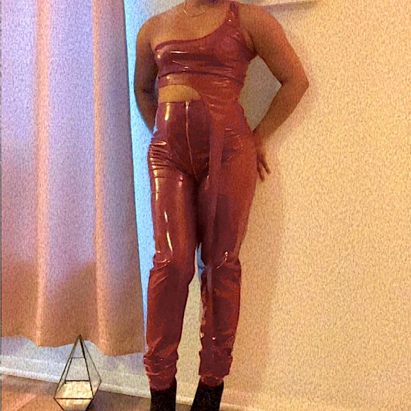 Red latex pants set - Picture 2 of 6